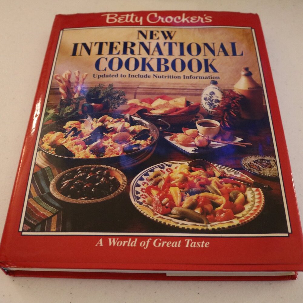 The Betty Crocker New International Cookbook 1994 illustrated revised edition